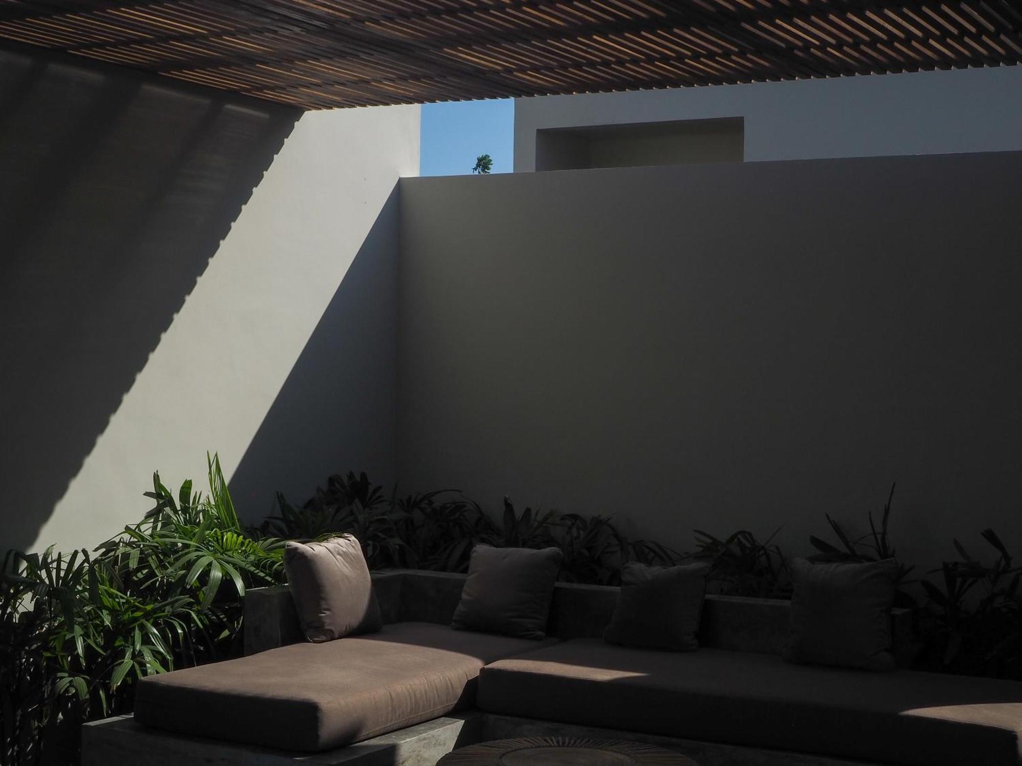 Suku Lifestyle Hotel & Villas Selong Belanak Exterior photo