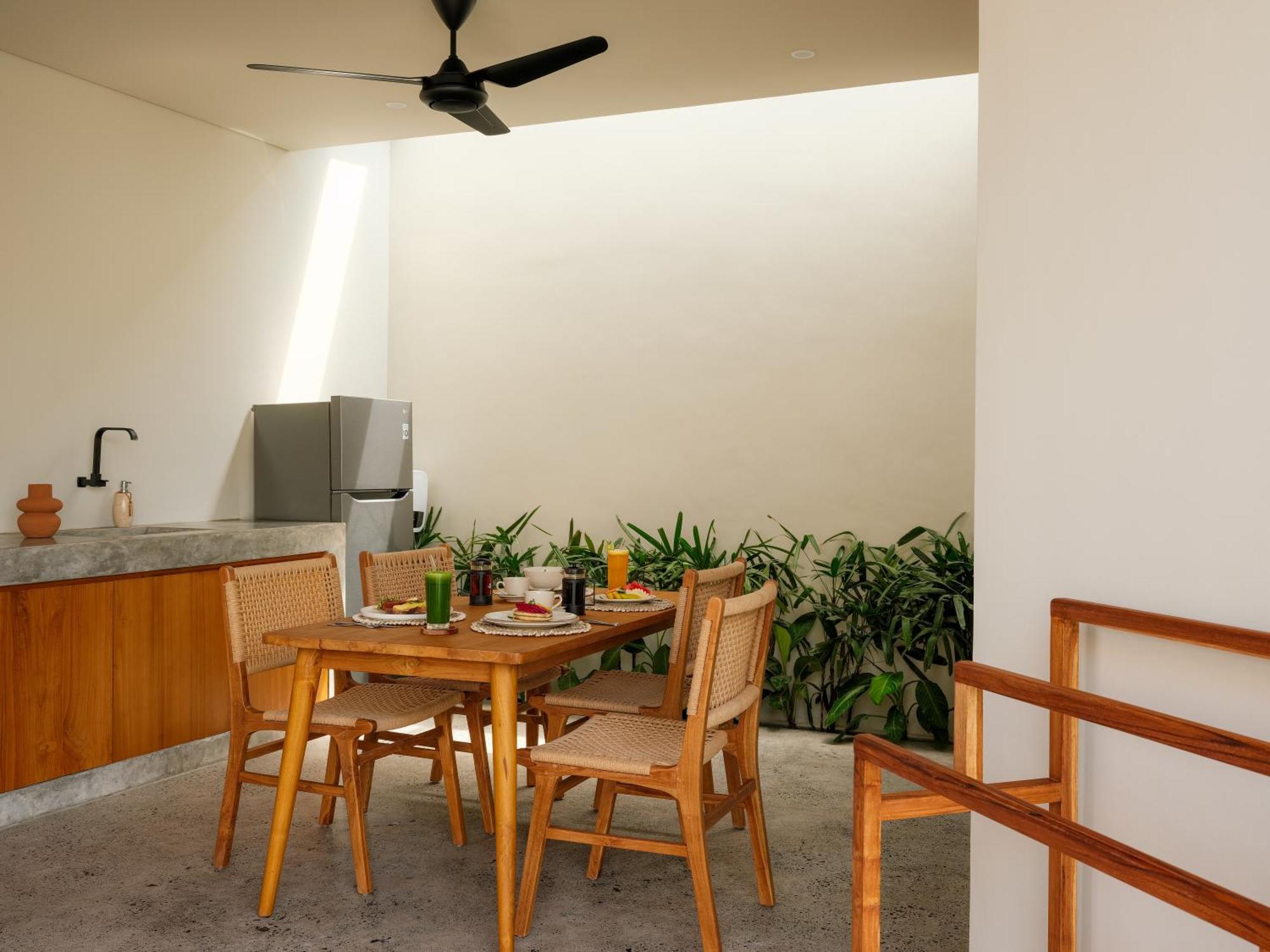 Suku Lifestyle Hotel & Villas Selong Belanak Exterior photo