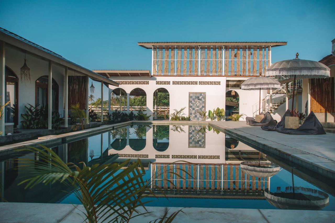 Suku Lifestyle Hotel & Villas Selong Belanak Exterior photo